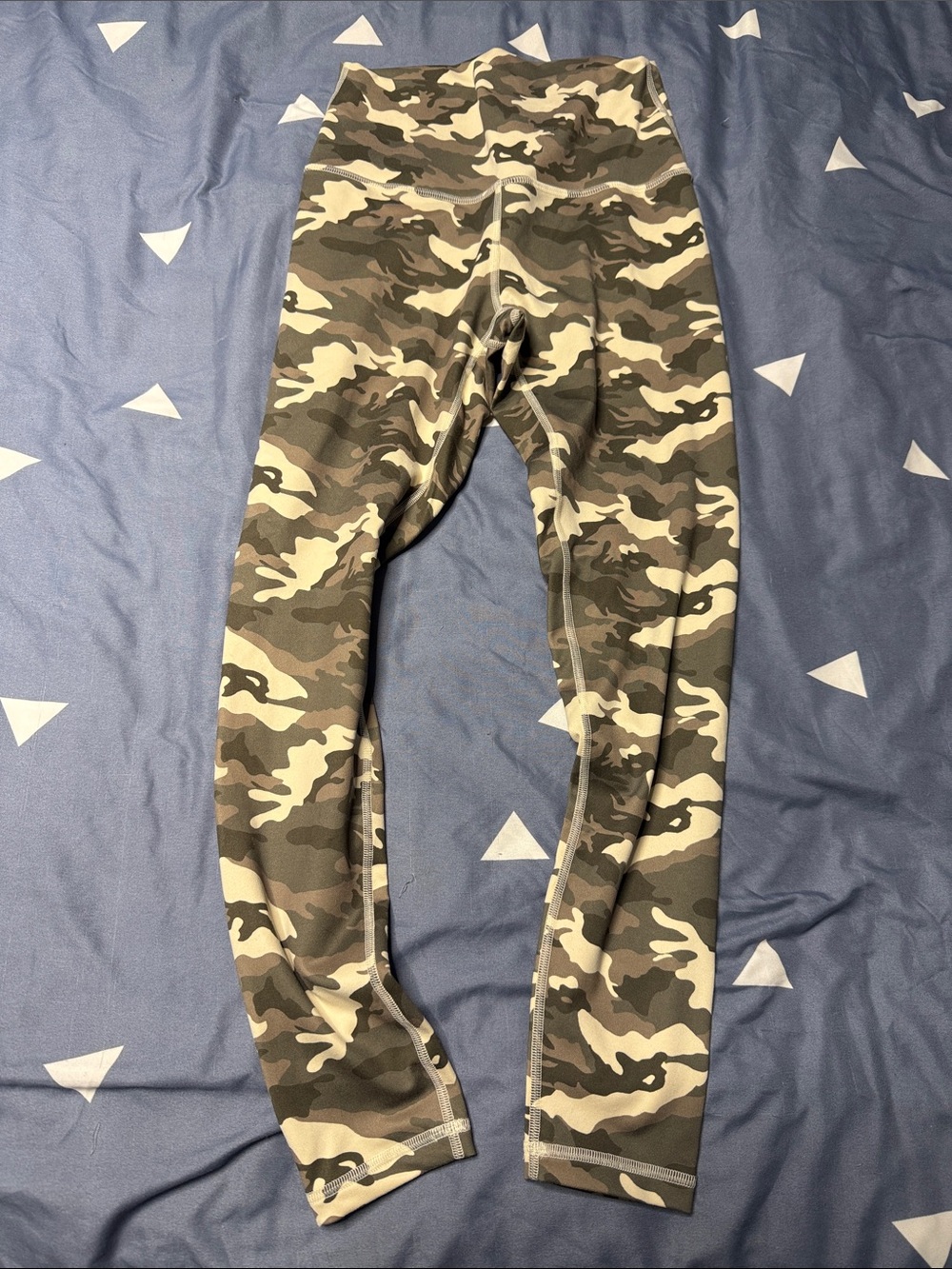 Fleo Camo leggings in size medium